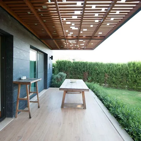 Vhillas Private Luxury Mana *