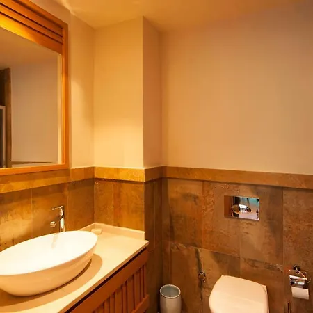 Vhillas Private Luxury Mana
