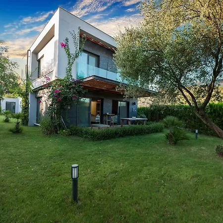 Vhillas Private Luxury Mana